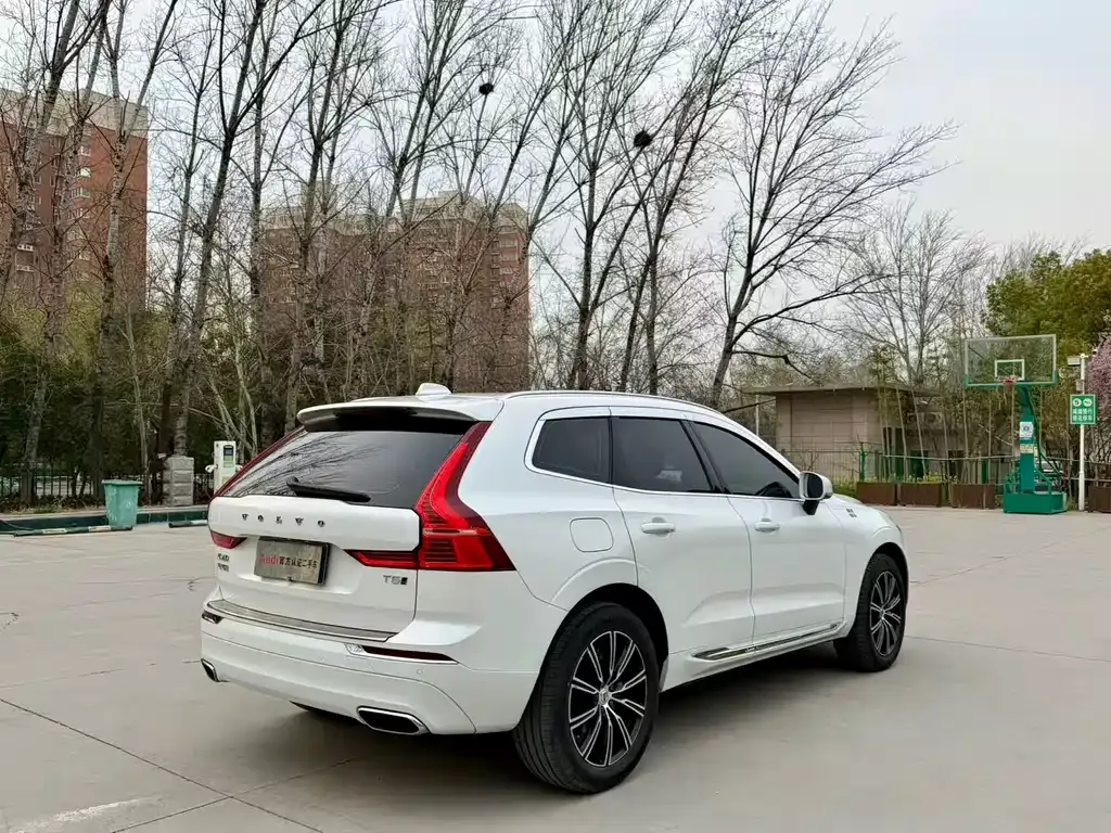 Volvo XC60 — фото 8