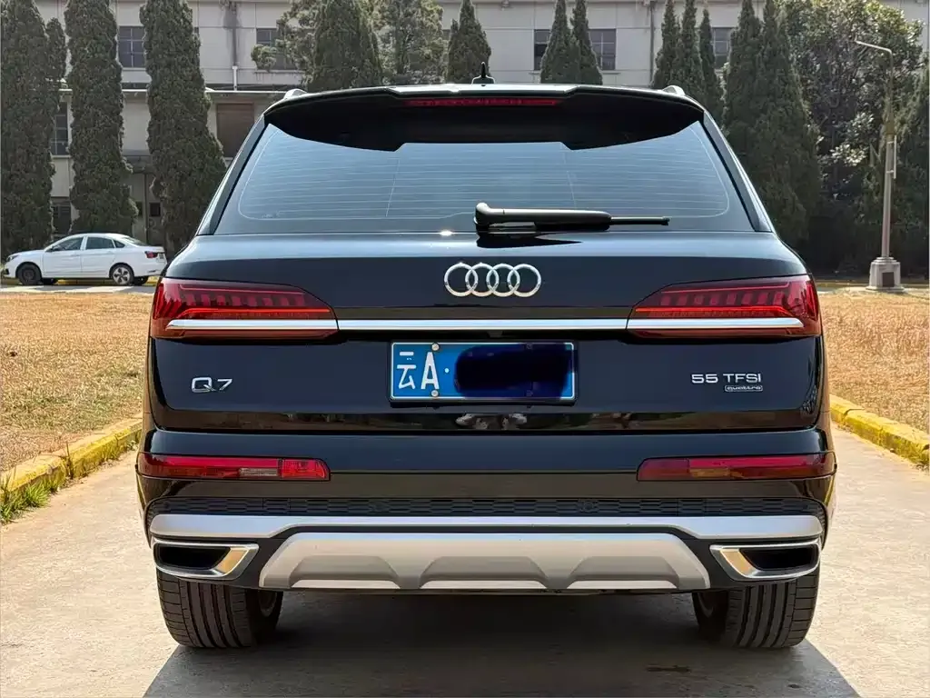 Audi Q7 2024 из CN, фото 2