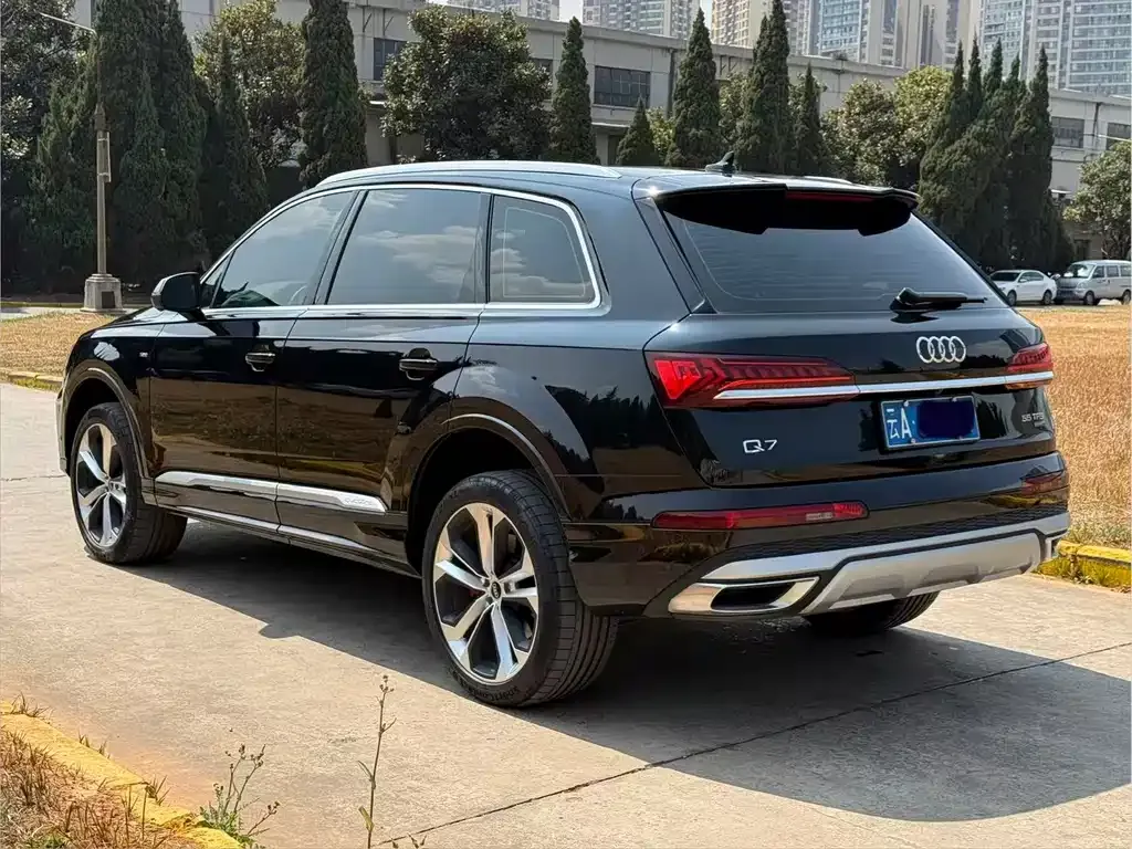 Audi Q7 2024 из CN, фото 8