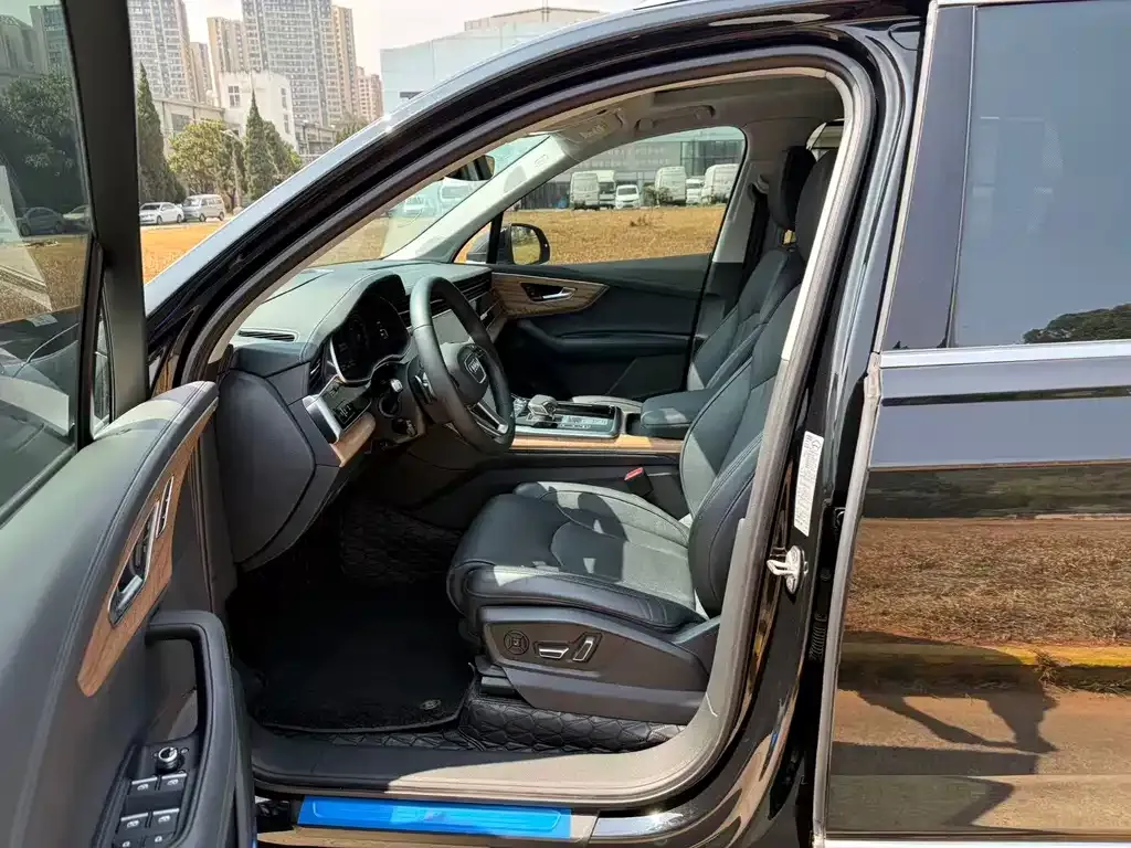 Audi Q7 2024 из CN, фото 7