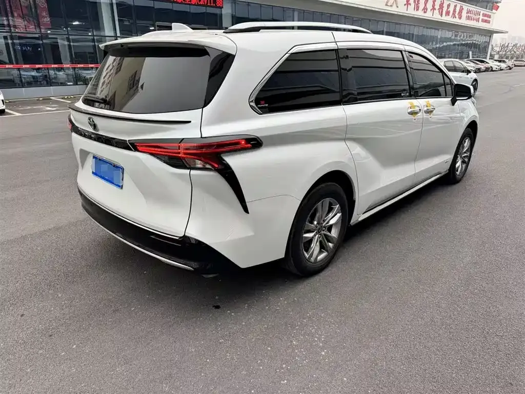 Toyota Sienna 2025 из CN, фото 9