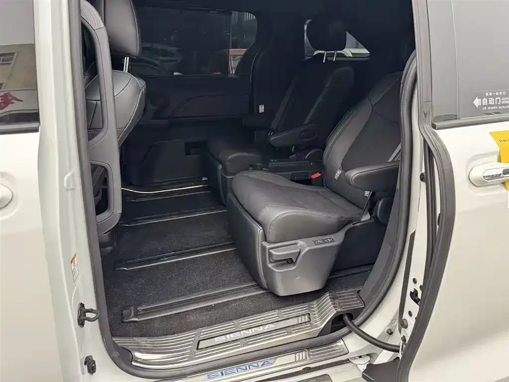 Toyota Sienna 2025 из CN, фото 4