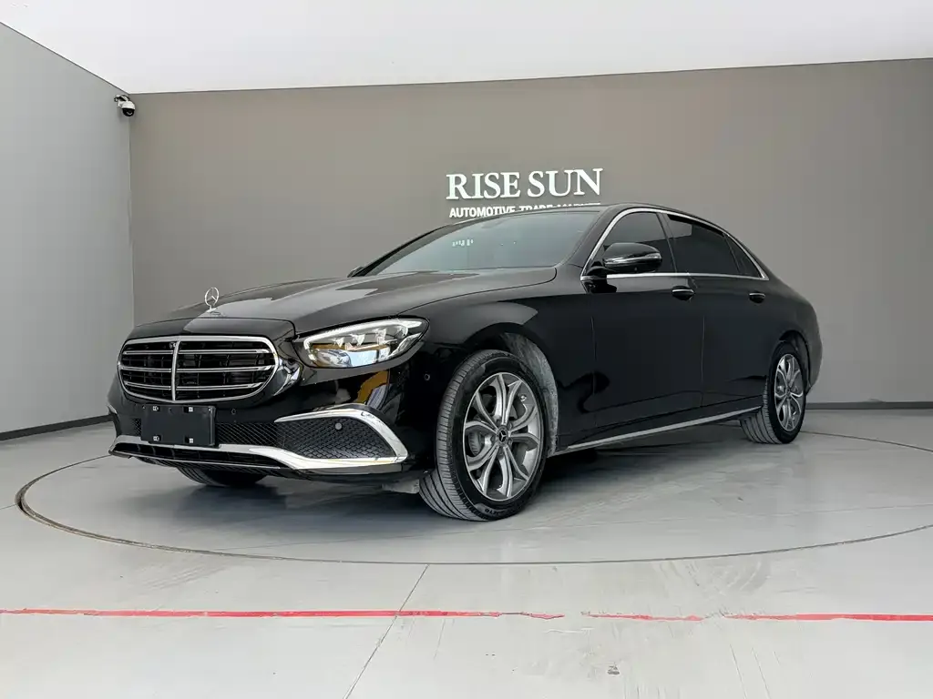 Mercedes-Benz E-Class — фото 1