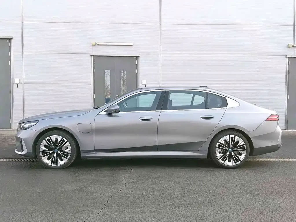 BMW i5 2025 из CN, фото 2