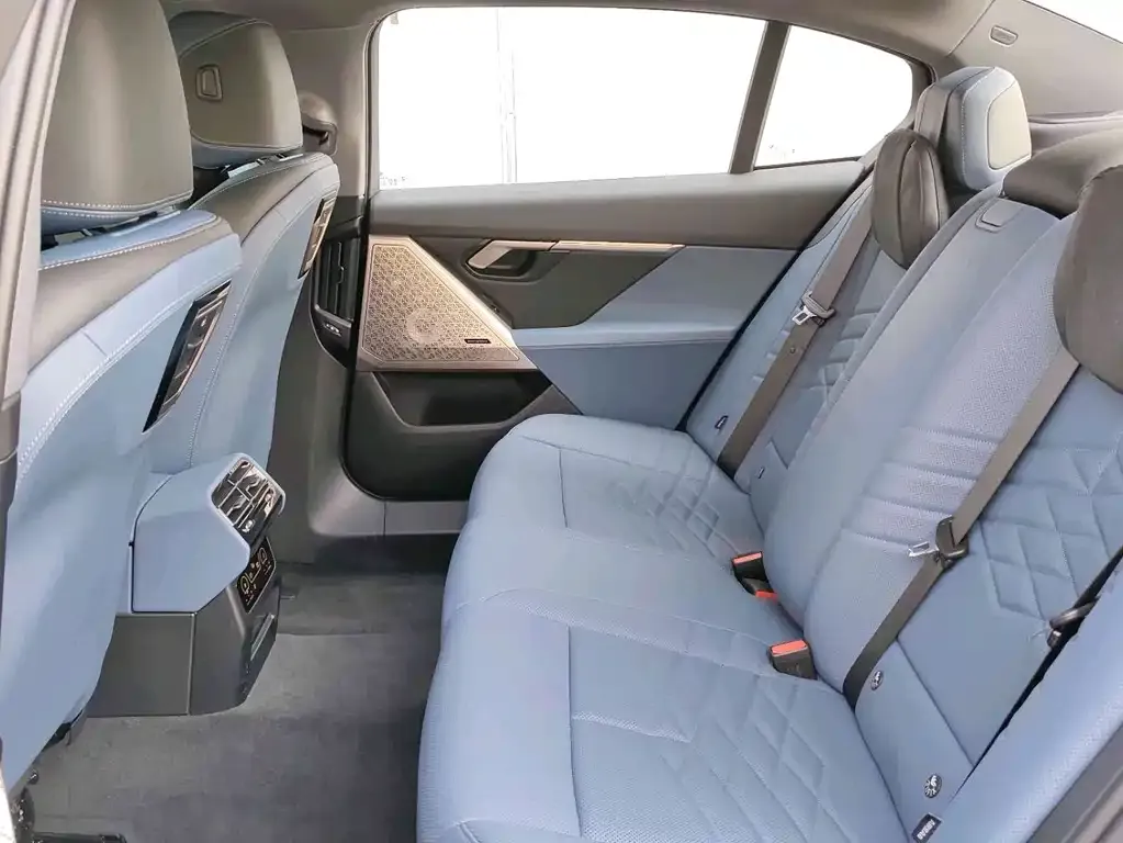 BMW i5 2025 из CN, фото 3