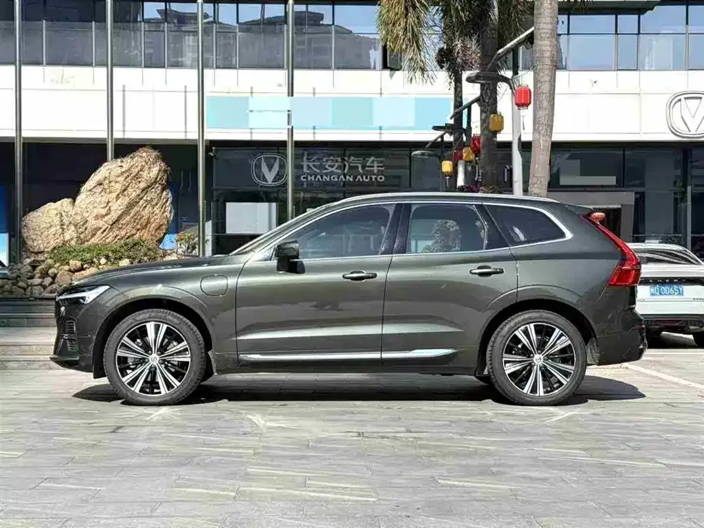 Volvo XC60 PHEV — фото 5