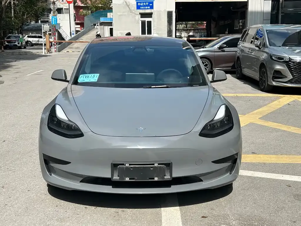 Tesla Model 3 — фото 1