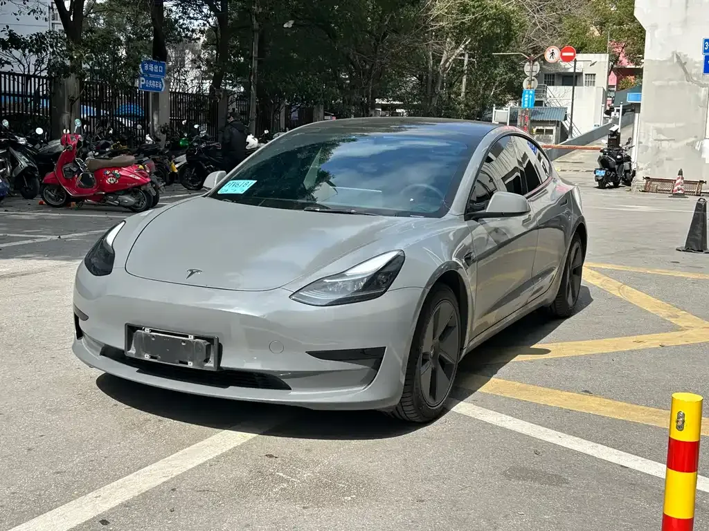 Tesla Model 3 — фото 8