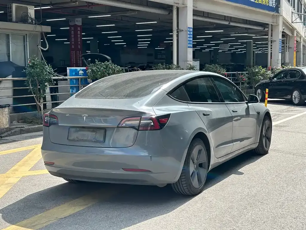 Tesla Model 3 — фото 6