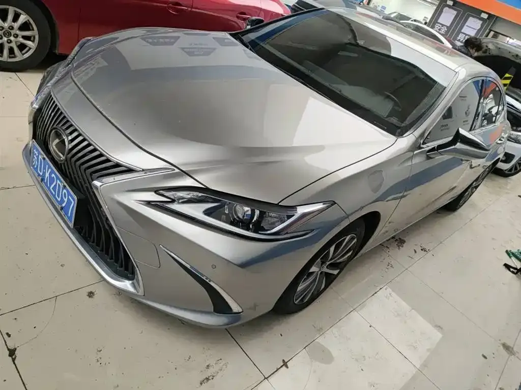 Lexus ES — фото 1