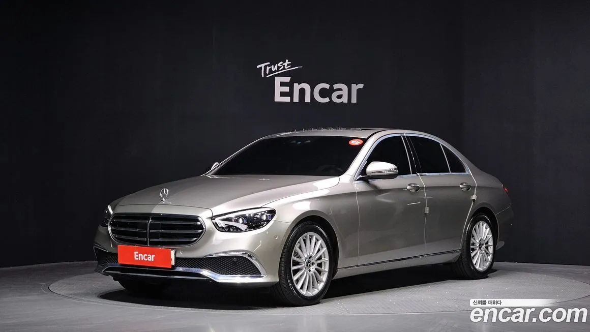 Mercedes-Benz E-Class — фото 1