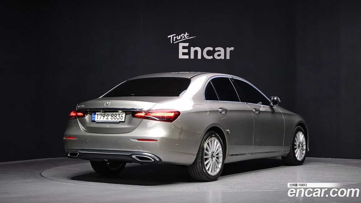 Mercedes-Benz E-Class — фото 2