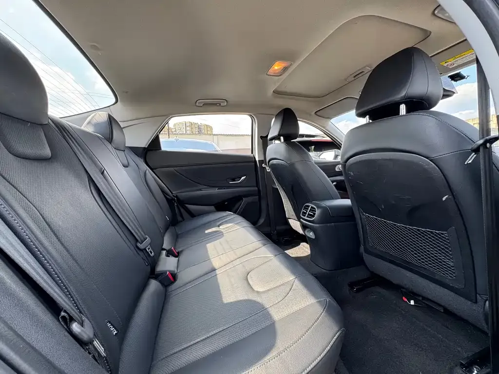 Hyundai Elantra — фото 2
