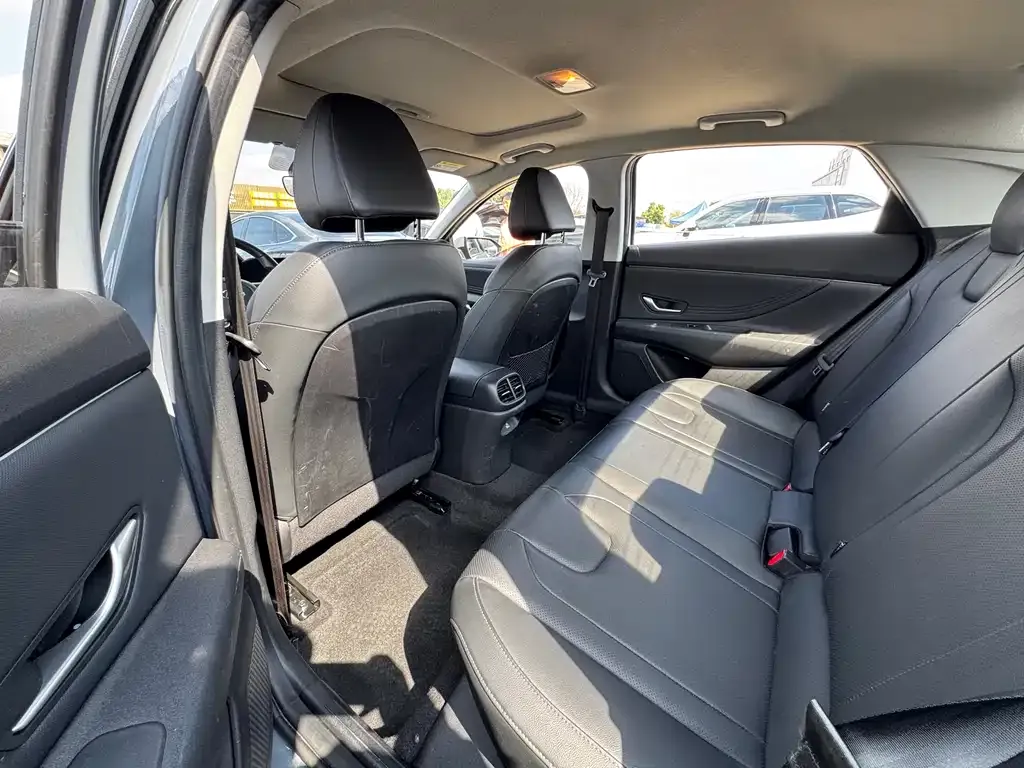 Hyundai Elantra — фото 3