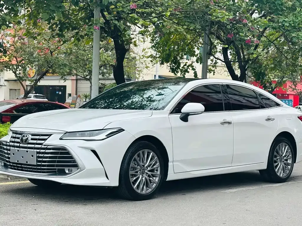 Toyota Avalon — фото 1