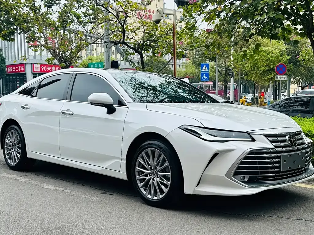 Toyota Avalon — фото 6