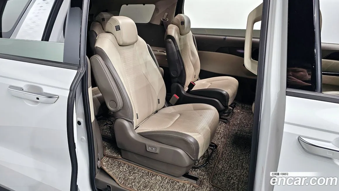 Kia Carnival — фото 4