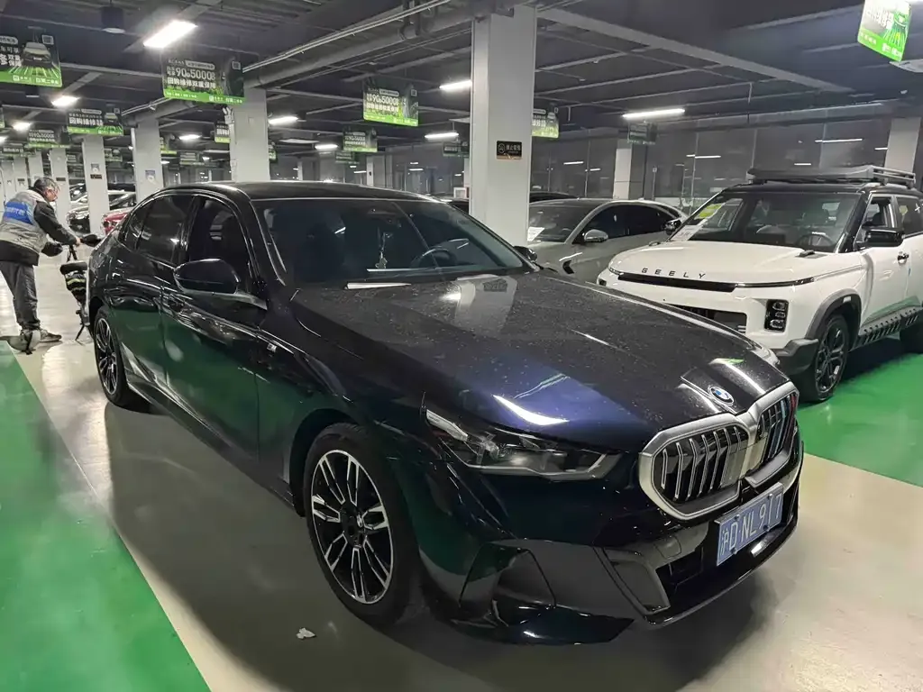 BMW 5 Series — фото 10