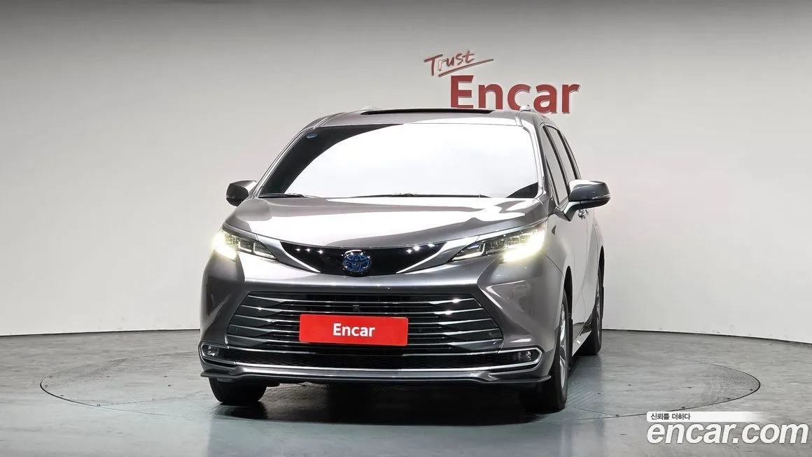 Toyota Sienna 2023 из KR, фото 2