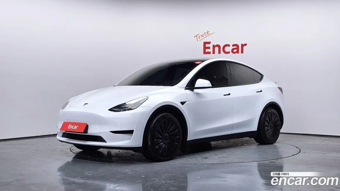 Tesla Model Y — фото 1