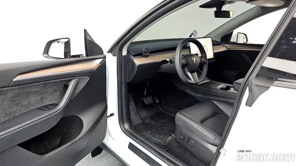 Tesla Model Y — фото 9