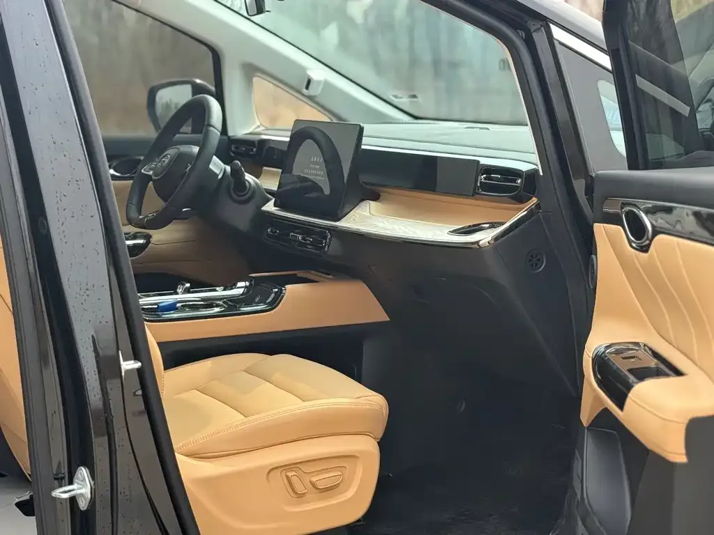 GAC Motor E8 Hybrid — фото 10