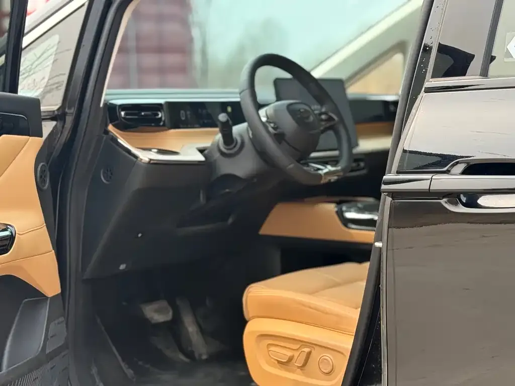 GAC Motor E8 Hybrid — фото 6