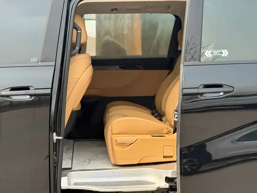 GAC Motor E8 Hybrid — фото 3