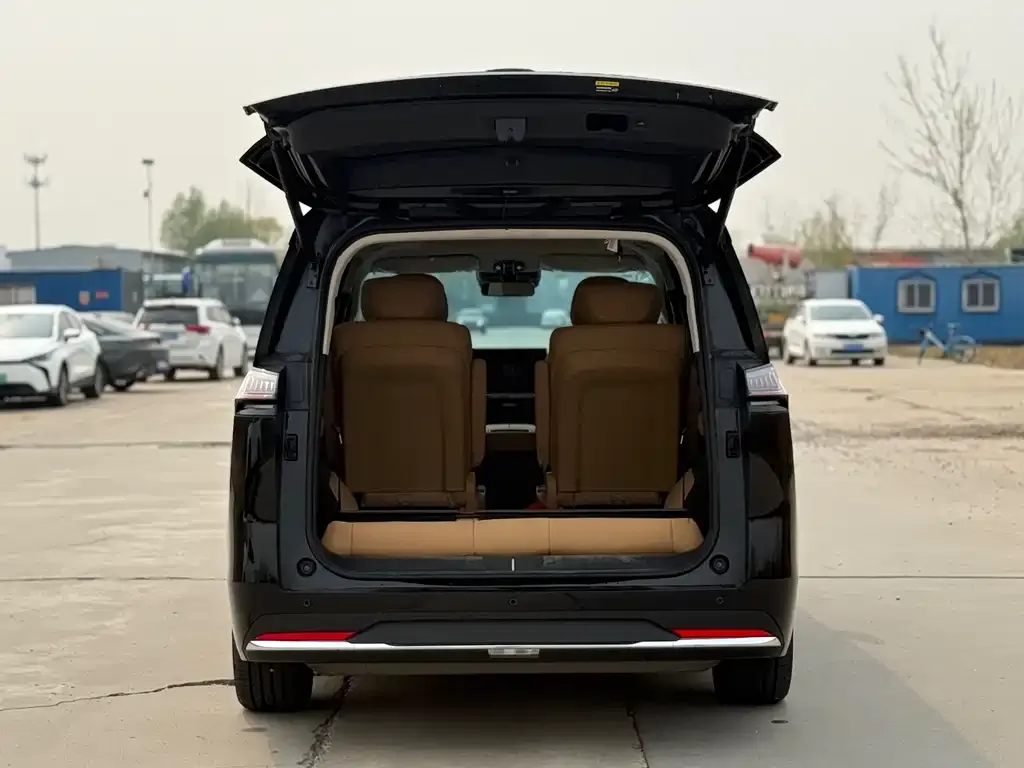 GAC Motor E8 Hybrid — фото 2