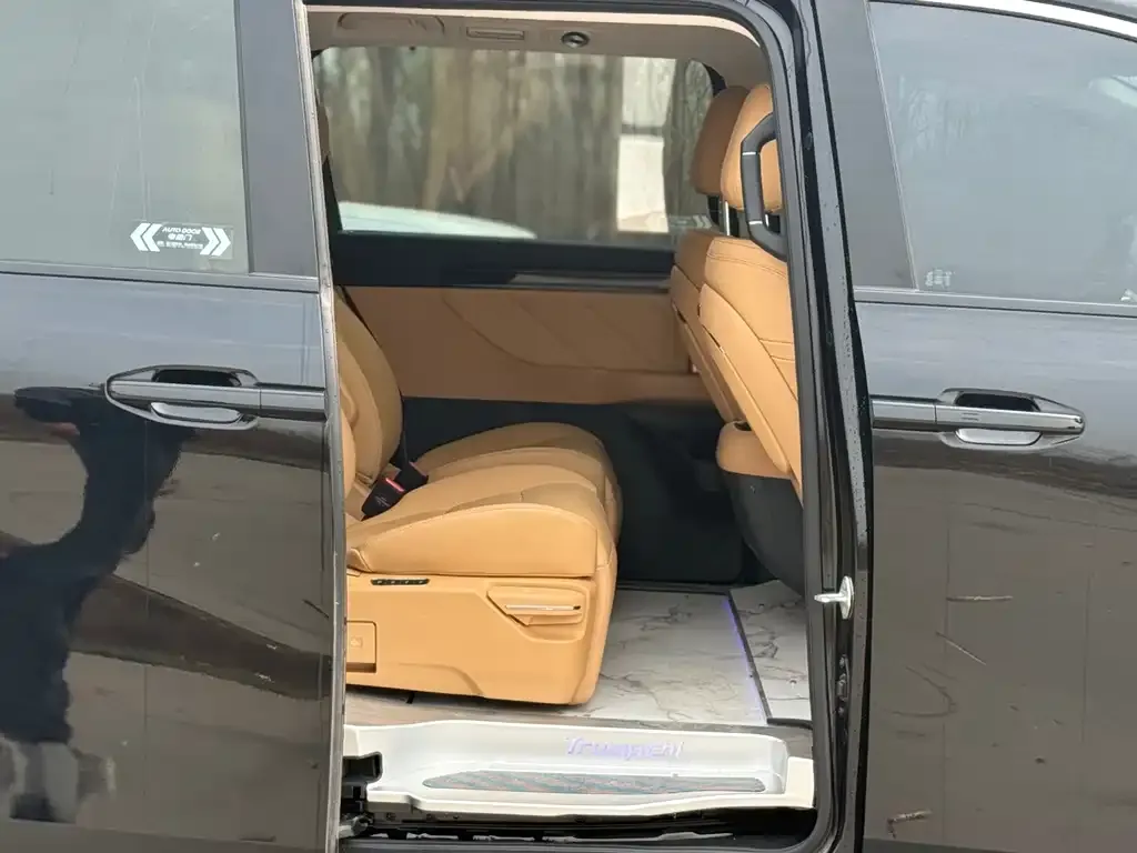 GAC Motor E8 Hybrid — фото 7