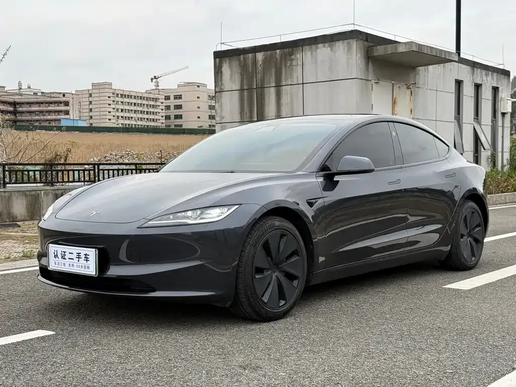 Tesla Model 3 — фото 1