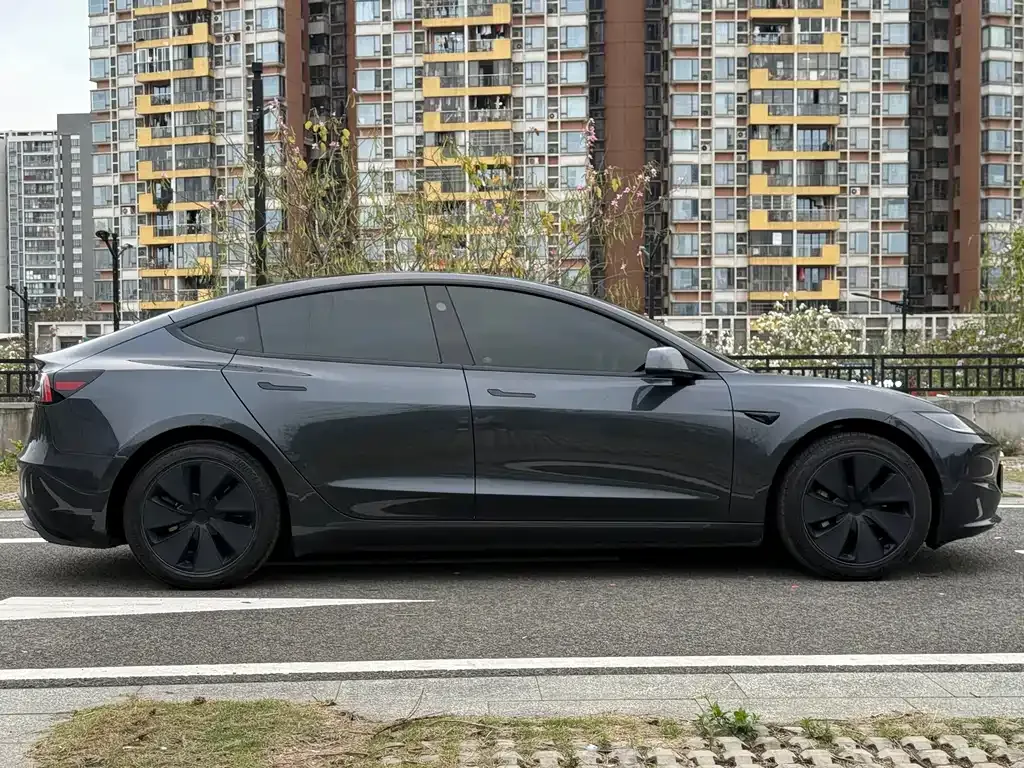 Tesla Model 3 — фото 9