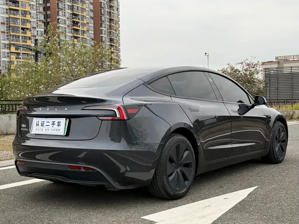 Tesla Model 3 — фото 10