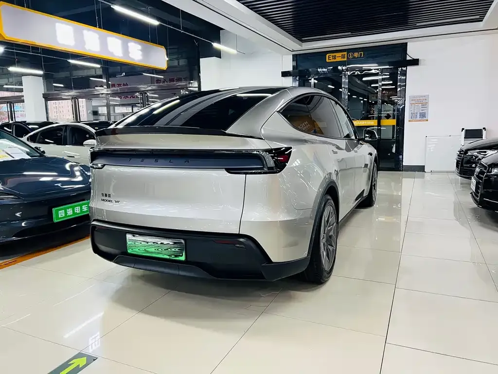 Tesla Model Y L — фото 2