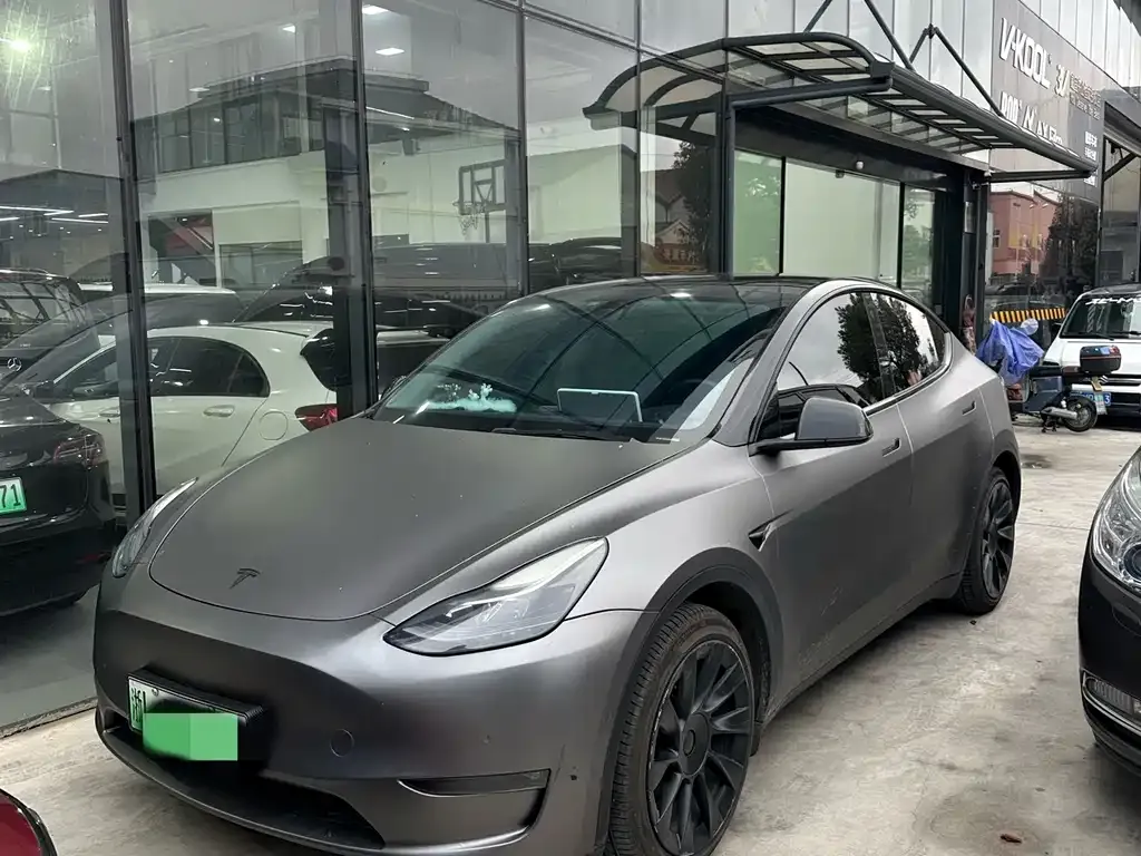 Tesla Model Y — фото 1