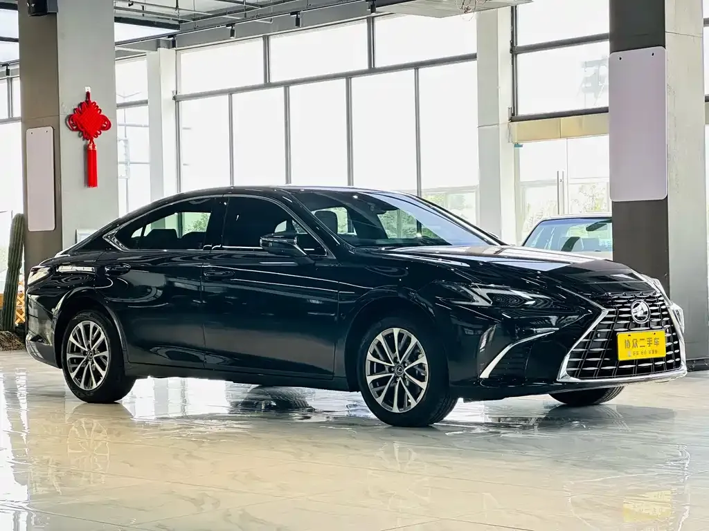 Lexus ES — фото 9