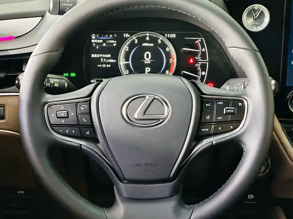 Lexus ES — фото 8