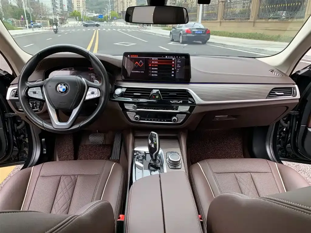 BMW 5 Series — фото 5