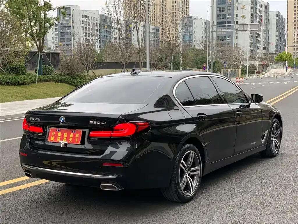 BMW 5 Series — фото 9