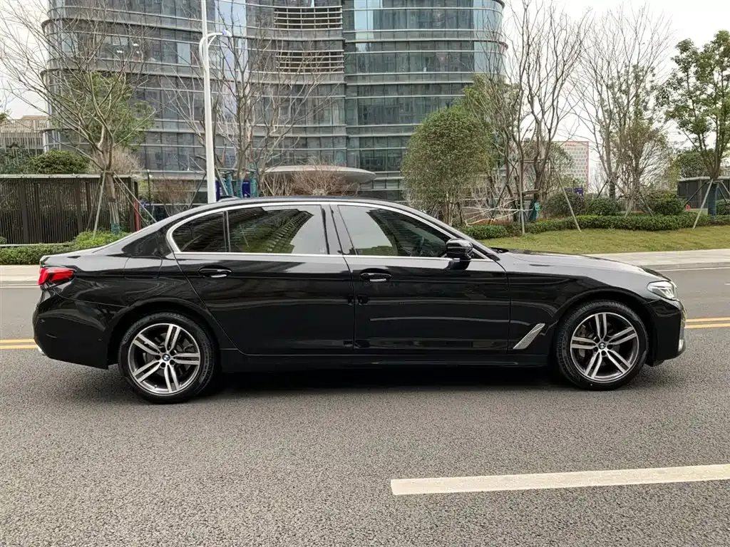 BMW 5 Series — фото 10