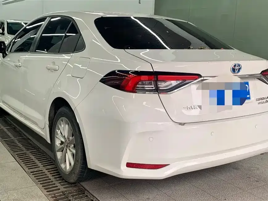 Toyota Corolla — фото 4