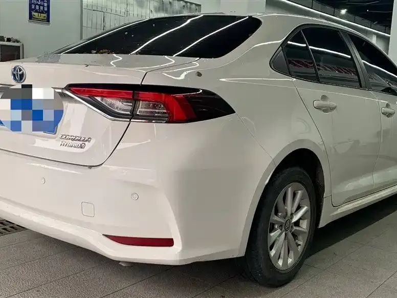 Toyota Corolla — фото 10