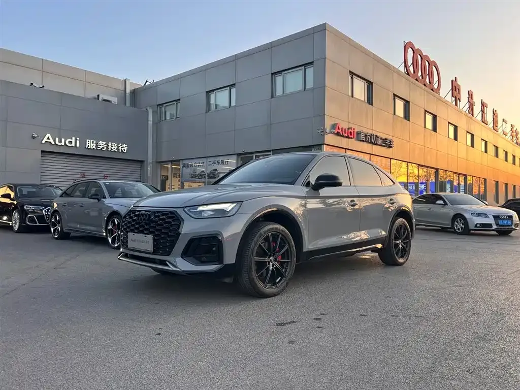 Audi Q5L Sportback — фото 1