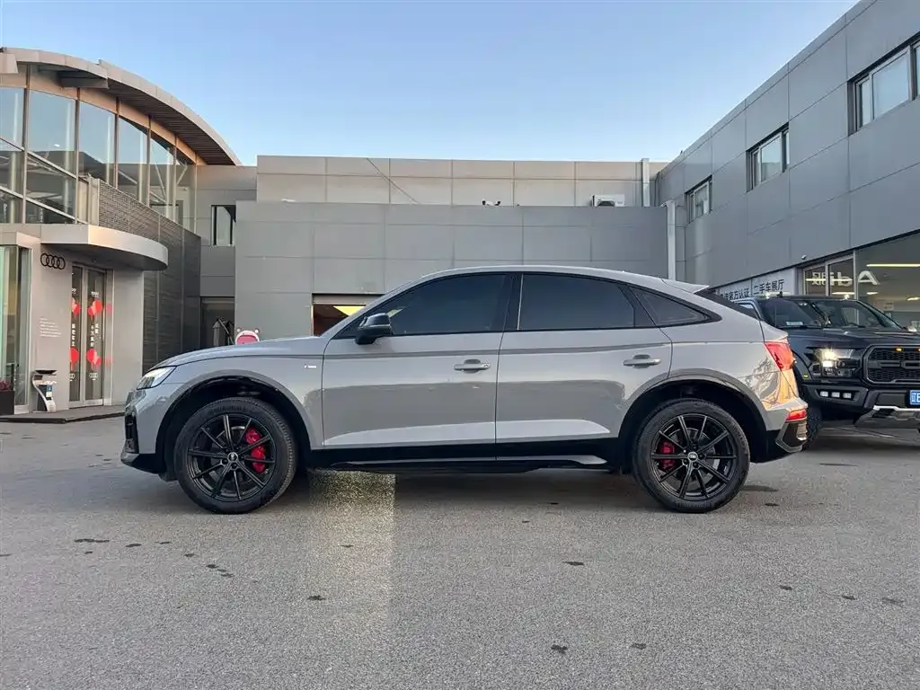 Audi Q5L Sportback — фото 4