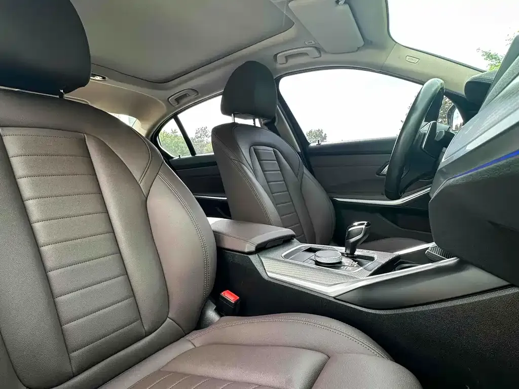 BMW 3 Series 2022 из CN, фото 3