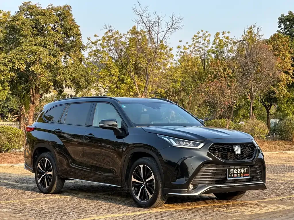 Toyota Crown Kluger 2023 из CN, фото 3