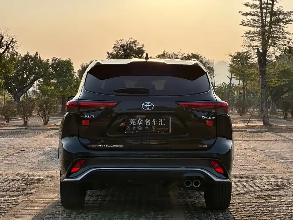 Toyota Crown Kluger 2023 из CN, фото 4