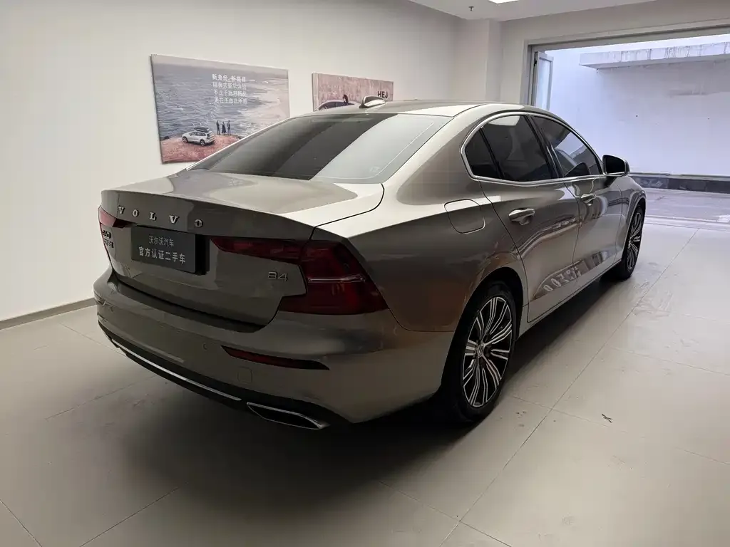 Volvo S60 — фото 10