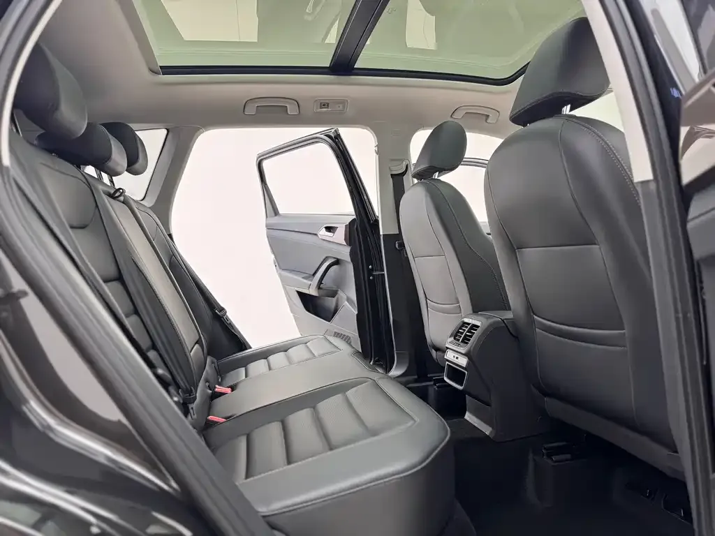 Volkswagen Tharu 2022 из CN, фото 10