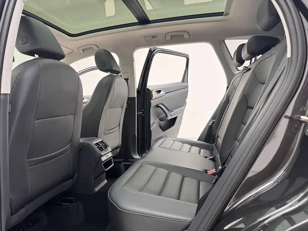 Volkswagen Tharu 2022 из CN, фото 9